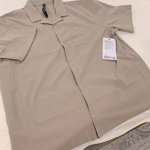 Lululemon Men’s Airing Easy Camp collared shirt - NWT